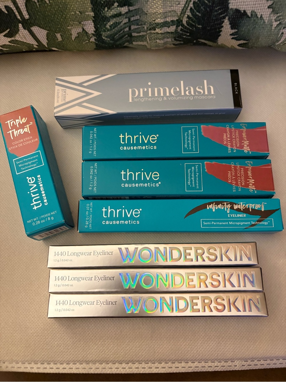 Thrive Causemetics, Wonderskin and Primelash makeup. With bag. 9 brand new items